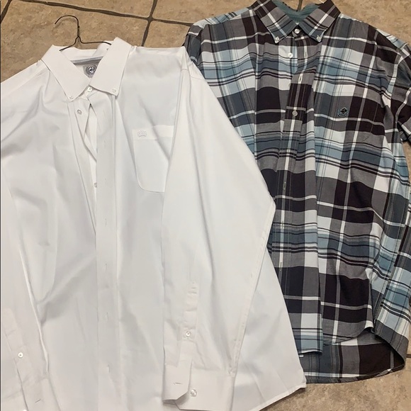 2 men’s Cinch shirts